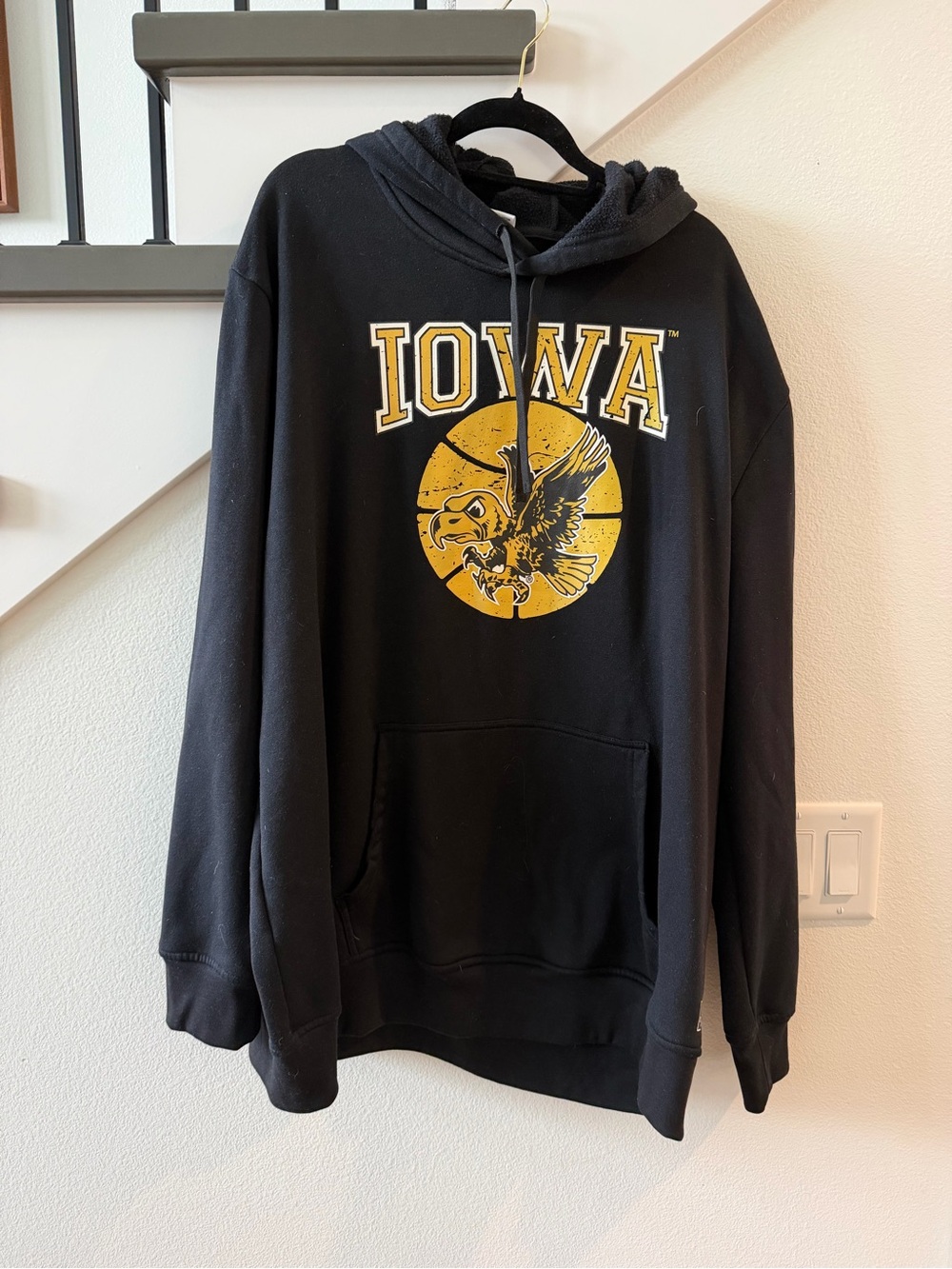 Iowa Hawkeye Basketball Black Pullover Hoodie